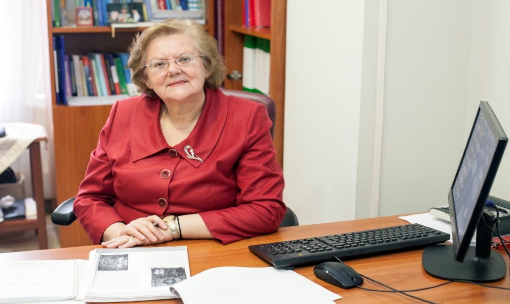 PROF.ASOC. DR. BEATRIÇE POLO